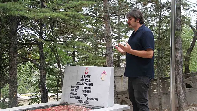 Haberlerden Etkilendi 8 Yılda 8 Bin Şehidin Kabrini Ziyaret Etti