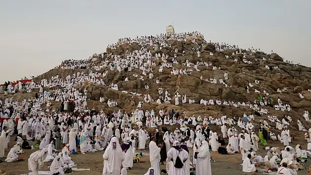 Hacı Adaylarının Arafat Yolculuğu Başladı