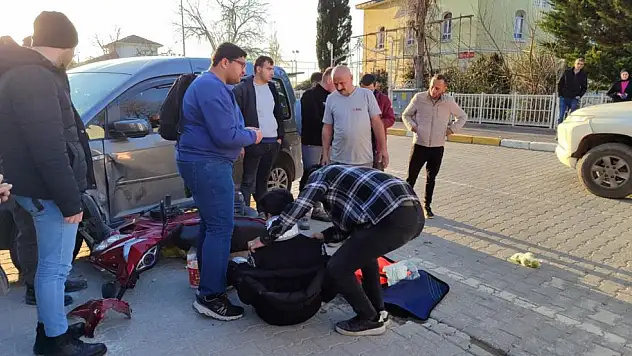 Hafif Ticari Araç İle Motosiklet Çarpıştı