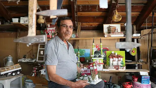 Hafızasındaki Bolu'yu çatı katında yeniden inşa ediyor