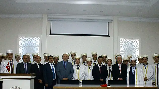 Hafızlara cübbe giyme töreni yapıldı
