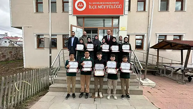 Hafızlara Hafızlık Belgeleri Takdim Edildi