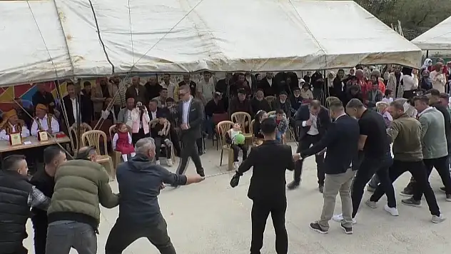 Halat Çekme Yarışmasında İp Koptu