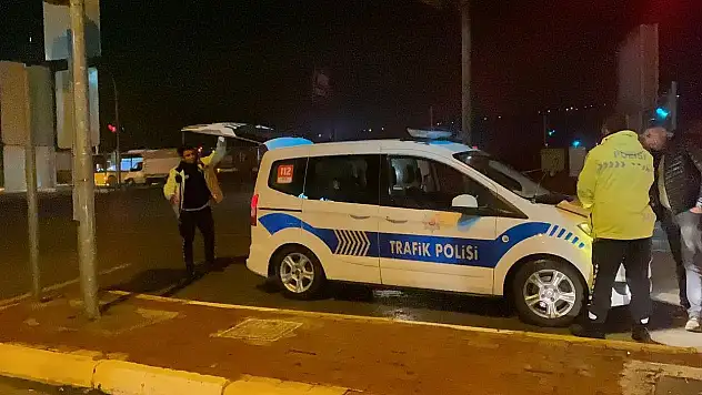 Halk Otobüsü ile Çarpışan Otomobilin Sürücüsü Yaralandı