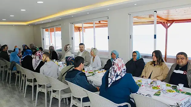 Hanımeli Cafe'de 'Aramızda Engeller Yok' Buluşması