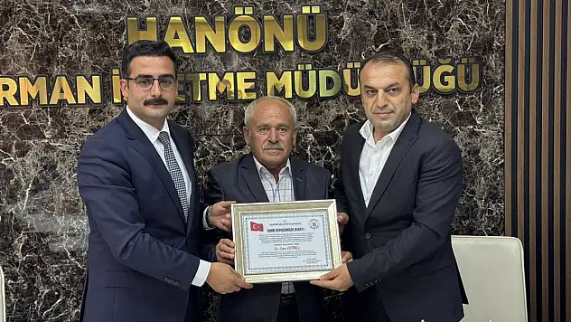 Hanönü Kaymakamı Emre Oktay'a Fahri Hemşerilik Beratı