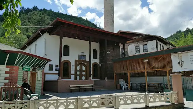 Haraçoğlu Türbesi'nde Yüzyıllardır Süren Gelenek