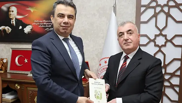 Hasan Gümüş'e Kitap Takdimi Gerçekleştirildi