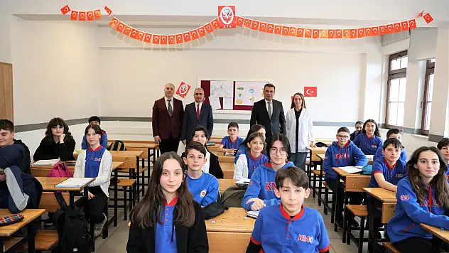 Hasan Gümüş, Merkez Ortaokulu Öğrencileriyle Bir Araya Geldi