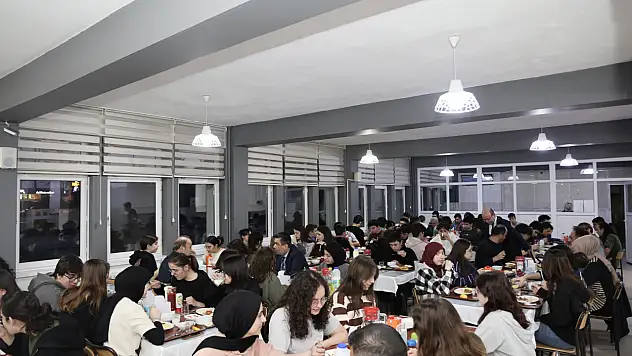 Hasan Gümüş Öğrencilerle İftarda Bir Araya Geldi