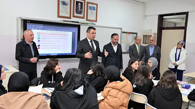 Hasan Gümüş'ten Kastamonu Kız Anadolu İmam Hatip Lisesi'ne Ziyaret