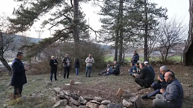 Hasan Sariahmetoğlu'nun Kabri Ziyaret Edildi
