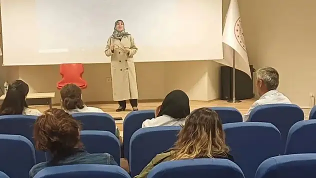 Hastane Personeline Konferans Verildi