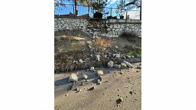 Hastanenin Bahçe Duvarının Bir Bölümü Çöktü