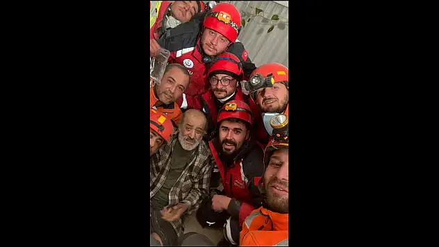 Hayat kurtarmanın sevinci objektiflere yansıdı