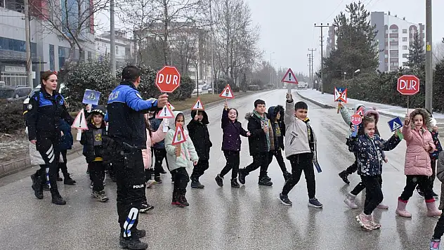 Hayata Renk Vermeye Devam Ediyorlar