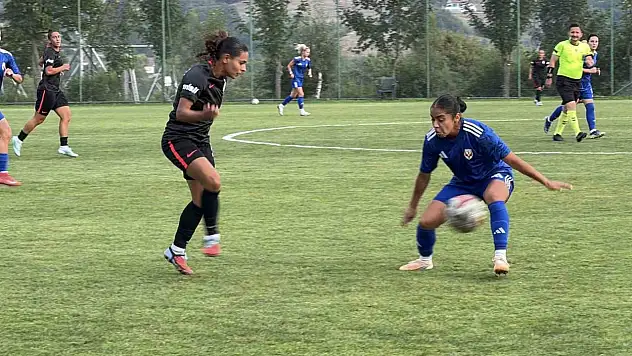Hazırlık maçı: Beşiktaş Kadın Futbol Takımı: 3 - FOMGET: 1