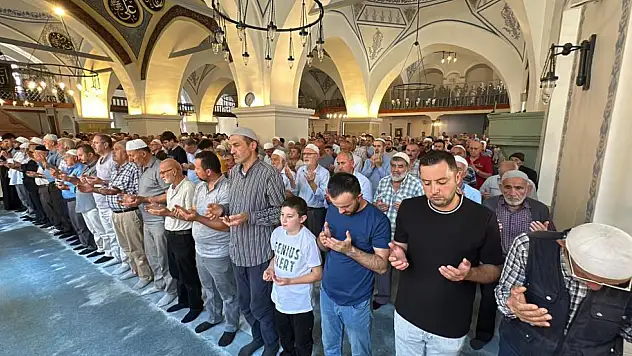 Heniyye İçin Gıyabi Cenaze Namazı Kılındı