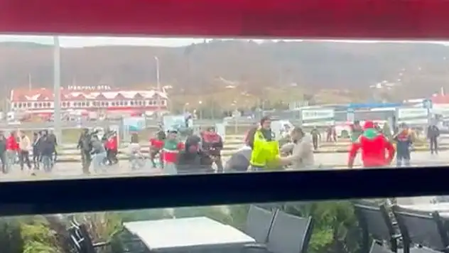 Taraftarlar Birbirine Girdi