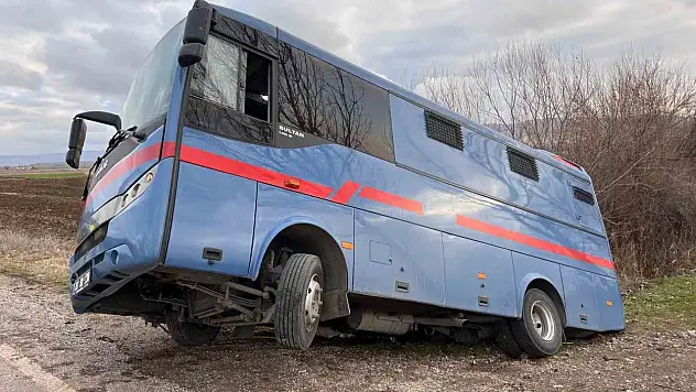 Hükümlü Taşıyan Nakil Aracı Kaza Yaptı