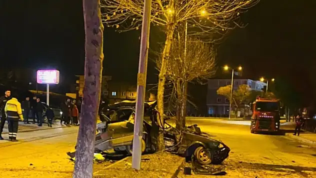 Hurdaya dönen araçtan sağ çıktı