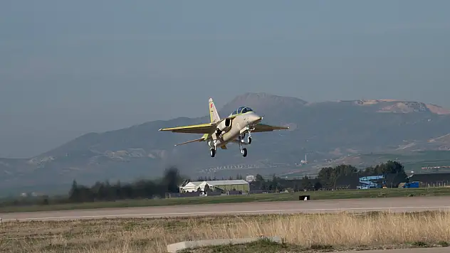 HÜRJET Jet'ten ilk uçuş