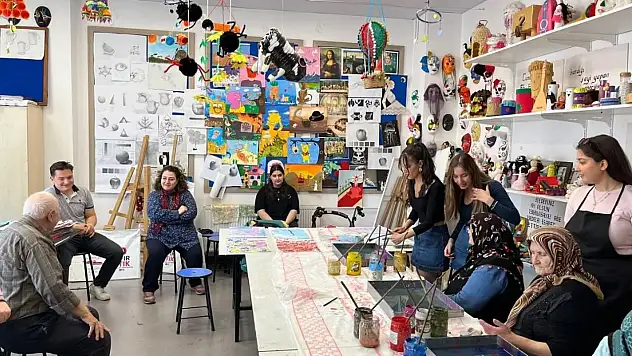 Huzurevi Sakinleri Ebru Sanatıyla Buluştu