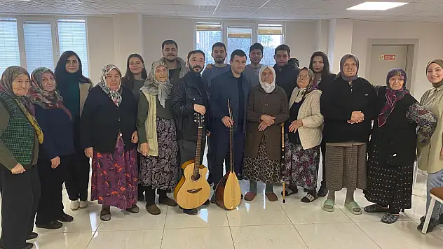 Huzurevinde Doyasıya Eğlendiler