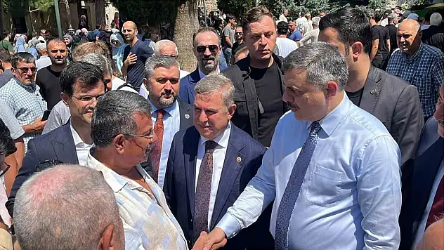 İçişleri Bakanı Çiftçi, cuma ve cenaze namazlarına katıldı
