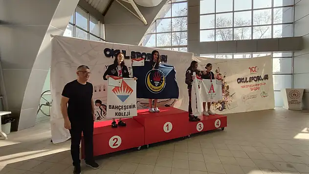 İdil Bilgici'den Türkiye Derecesi