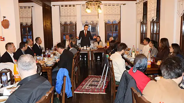 İftar Programında Başhekim Özlem Çalışkan'a Veda Plaketi