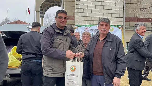 İhsangazi'de 2 Bin Fidan Dağıtıldı