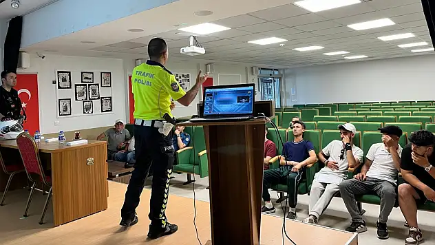 İhsangazi'de Motosiklet Sürücülerine Güvenli Sürüş Eğitimi Verildi