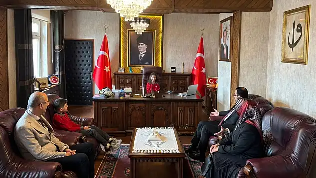İhsangazi'nde 23 Nisan'da Öğrencilerden Kaymakamlığa Ziyaret