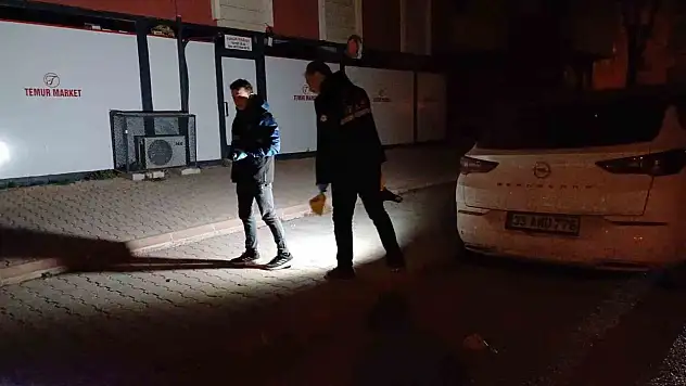 Kurşunlar İş Yeri Ve Otomobile İsabet Etti