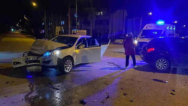 İki Otomobil Çarpıştı: 1 Yaralı
