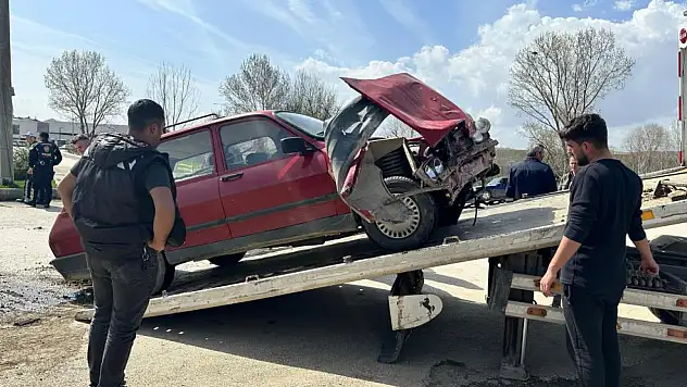 İki Otomobil Çarpıştı: 1 Yaralı