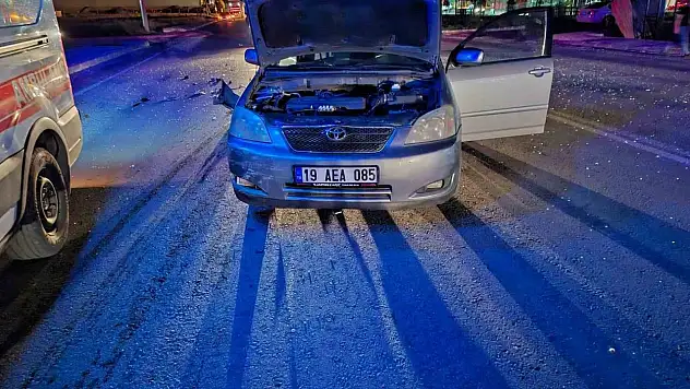 Çarpıştılar: 4 Yaralı