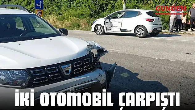 İki Otomobil Çarpıştı