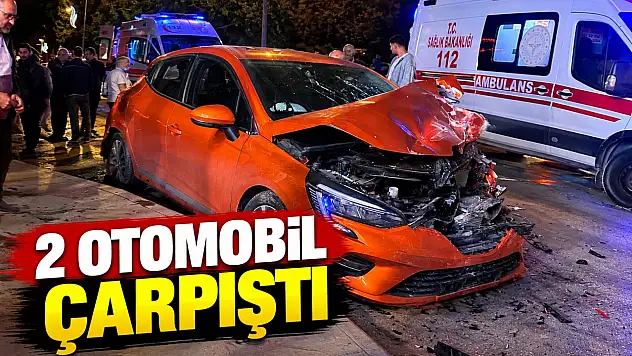 İki Otomobil Çarpıştı!