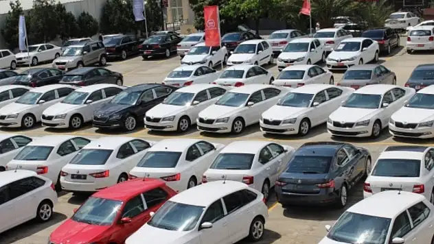 İkinci El Otomobil Fiyatlarında Hem Dolar Bazlı Hem TL Bazlı Büyük Düşüş