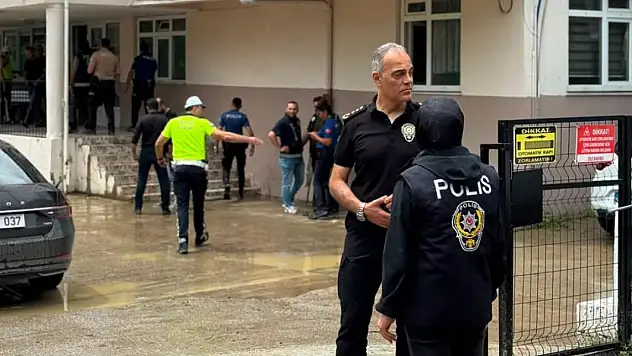 İl Emniyet Müdürü Tamer Taş, Sel Çalışmalarını Yerinde İnceledi