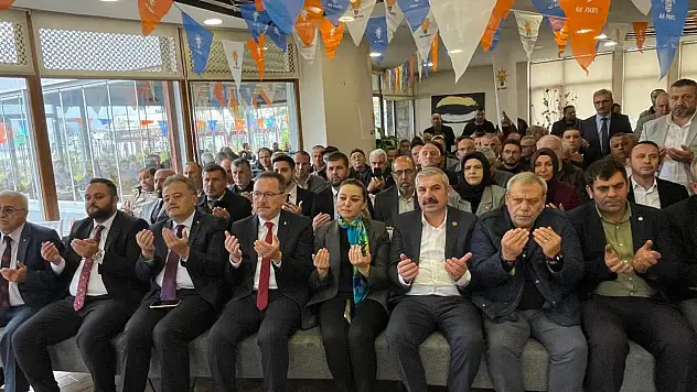 İl Genel Meclis Başkanı Ünlü: 'Belediyelerde Çalışanların Ekmeğiyle Oynamayın'