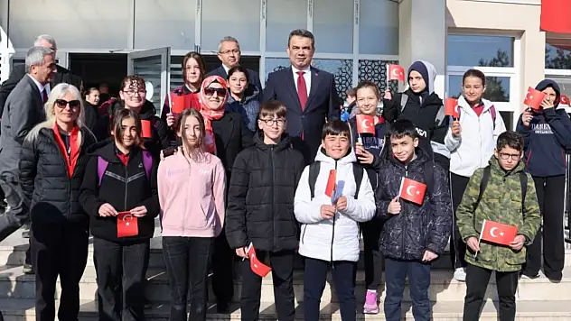İl Millî Eğitim Müdürü Gümüş Darende Ortaokulunda Bayrak Törenine Katıldı