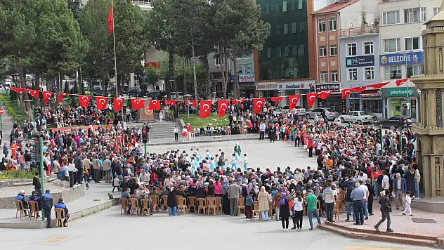 İlçeler Bayram Coşkusunu Yaşadı