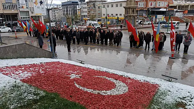 İlçelerde Öğretmenler Günü Kutlandı