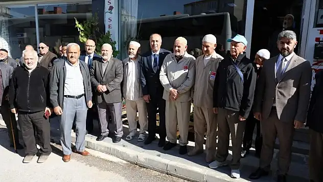 İlk Hac Kafilesi Dualarla Uğurlandı