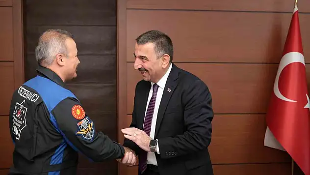 İlk Türk Astronot Alper Geze ravcı'dan Vali Bektaşoğlu'na ziyaret