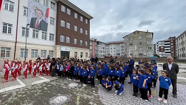 İlköğretim Haftası Ahmet Yesevi İlkokulu'nda Kutlandı