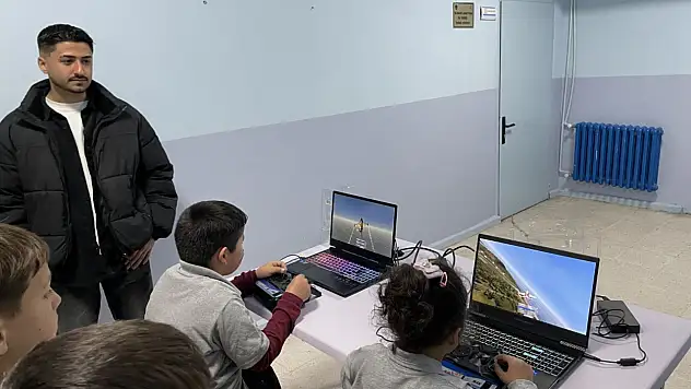 İlkokul Öğrencilerine Havacılık Anlatıldı
